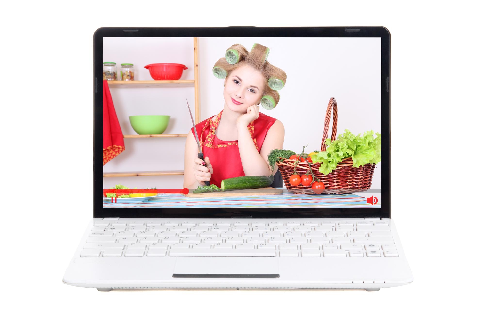 Online ders sırasında sanal mutfak görüntüsü